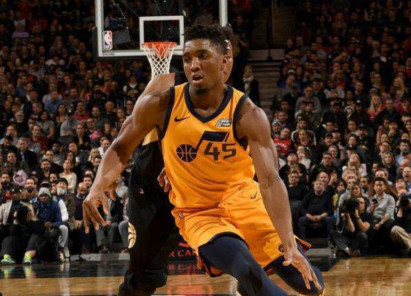 上半场结束 上半场结束